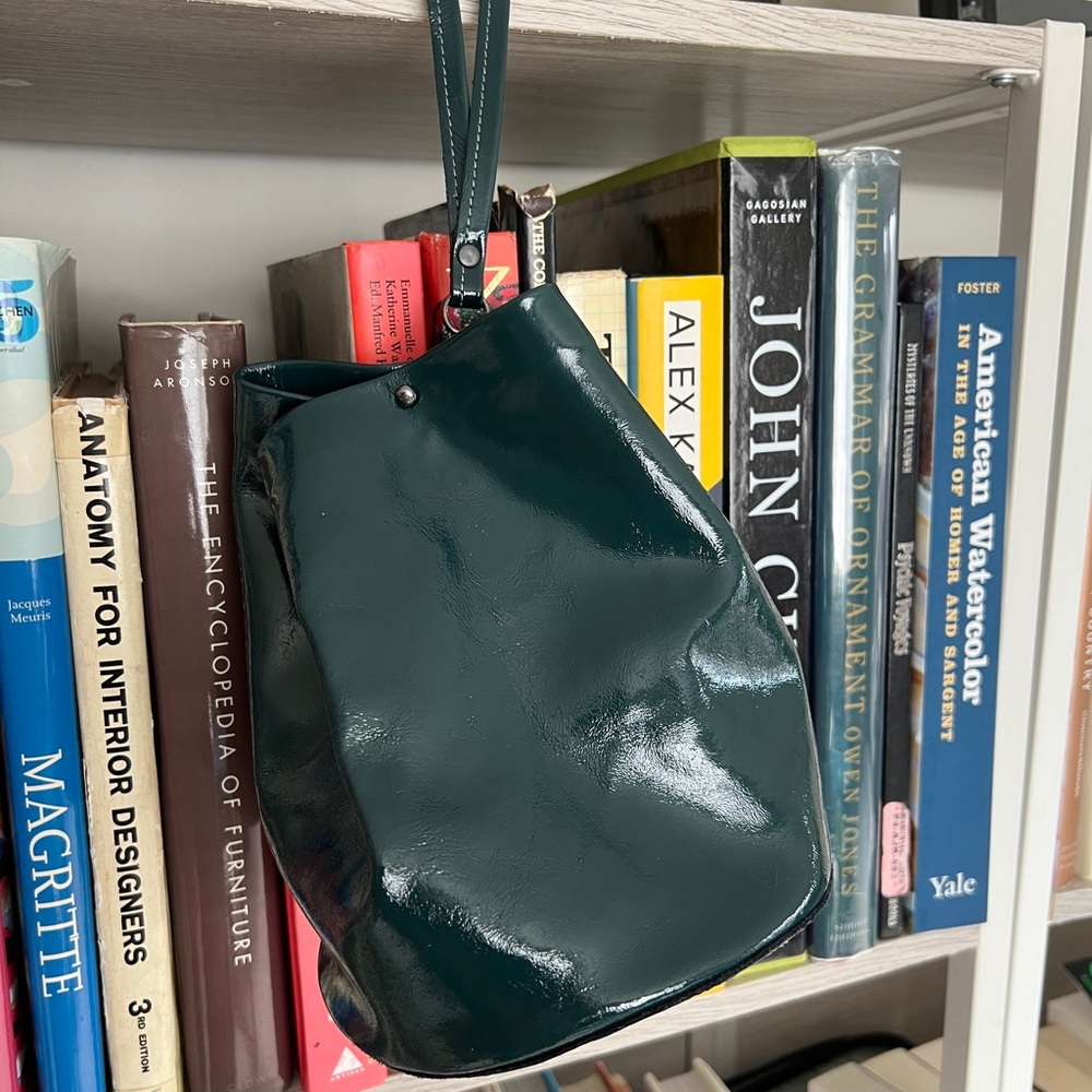 Tracy Tanner Green Patent Leather Wristlet Clutch Bag